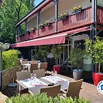 Chez Maman Hotel & Restaurant